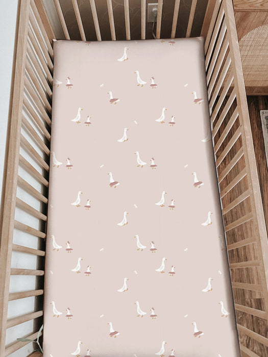 Gunamuna Crib Sheet - Tutu Goose
