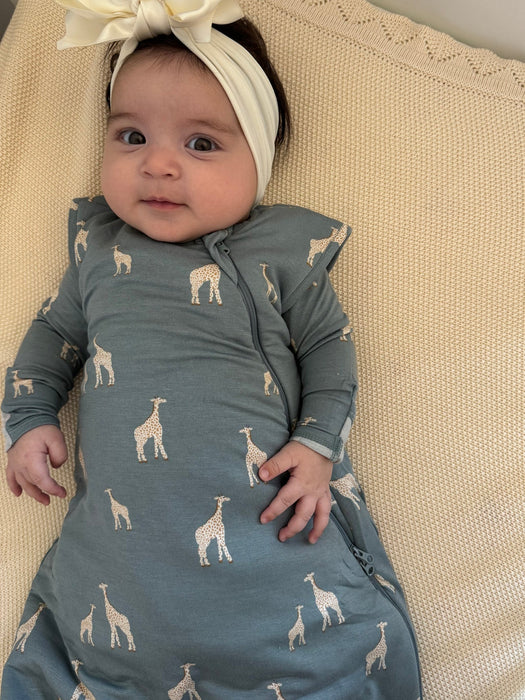 Gunamuna Transitional Swaddle 1.0T - Giraffe Moss 3-6M