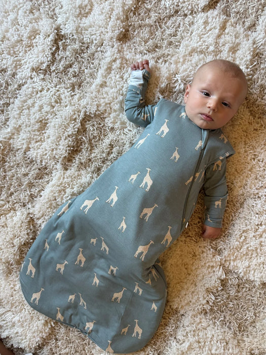 Gunamuna Transitional Swaddle 2.5T - Giraffe Moss 3-6M