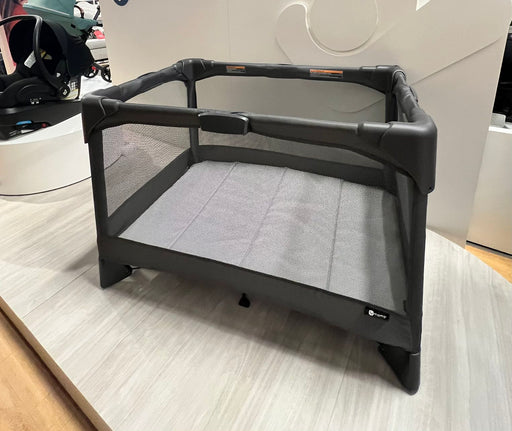 4Moms Breeze Go Playard (Markham Floormodel/IN STORE PICK UP ONLY)