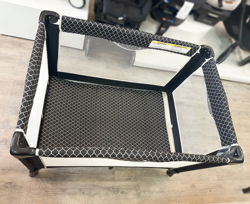 Kidiway Click N' GO Playard (Markham Floormodel/IN STORE PICK UP ONLY)