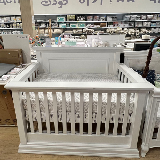 Pali Modena Crib - Vintage White (Markham Floormodel/IN STORE PICK UP ONLY)