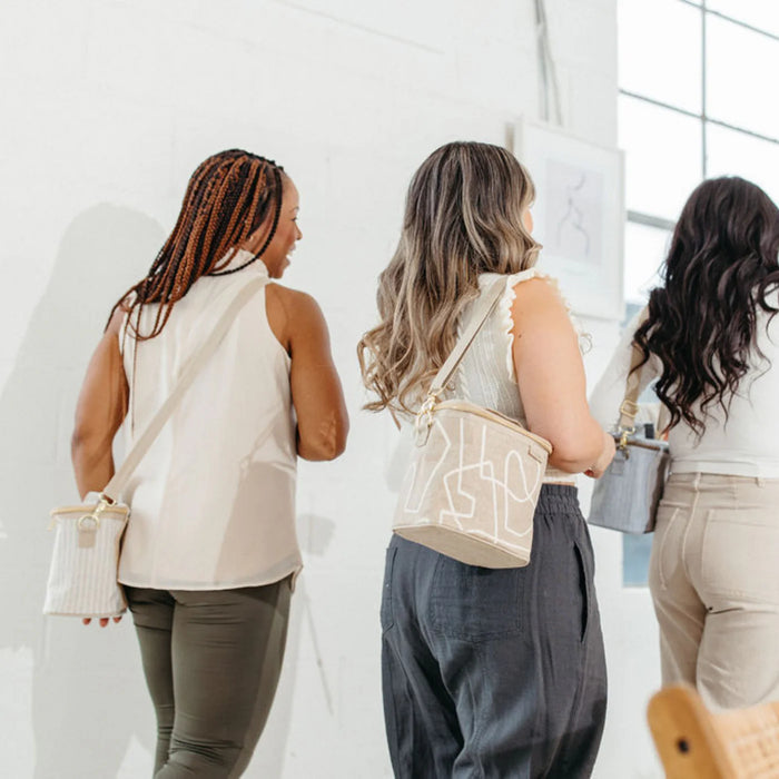 So Young Petite Lunch Poche - White Abstract Lines