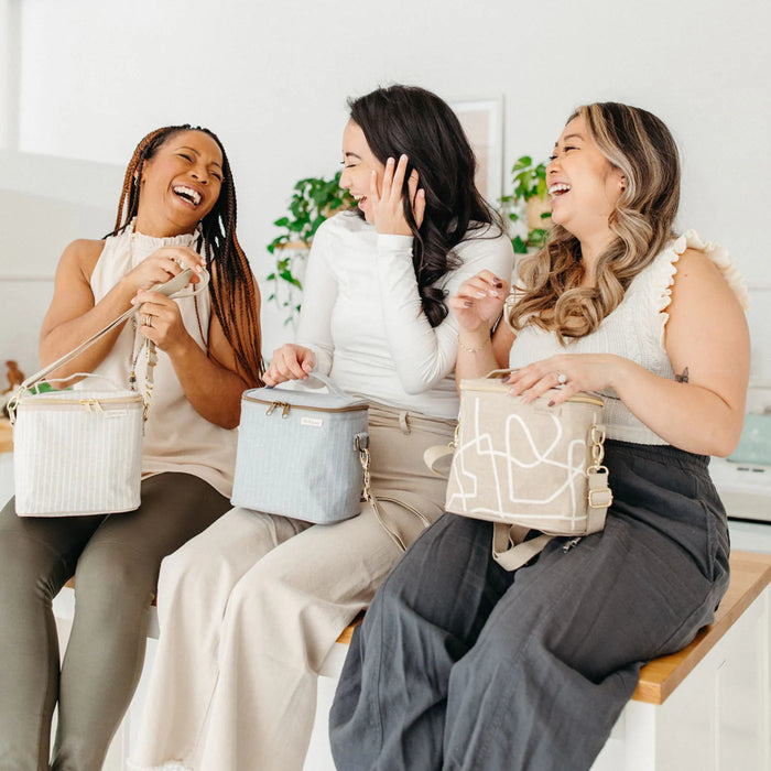 So Young Petite Lunch Poche - White Abstract Lines