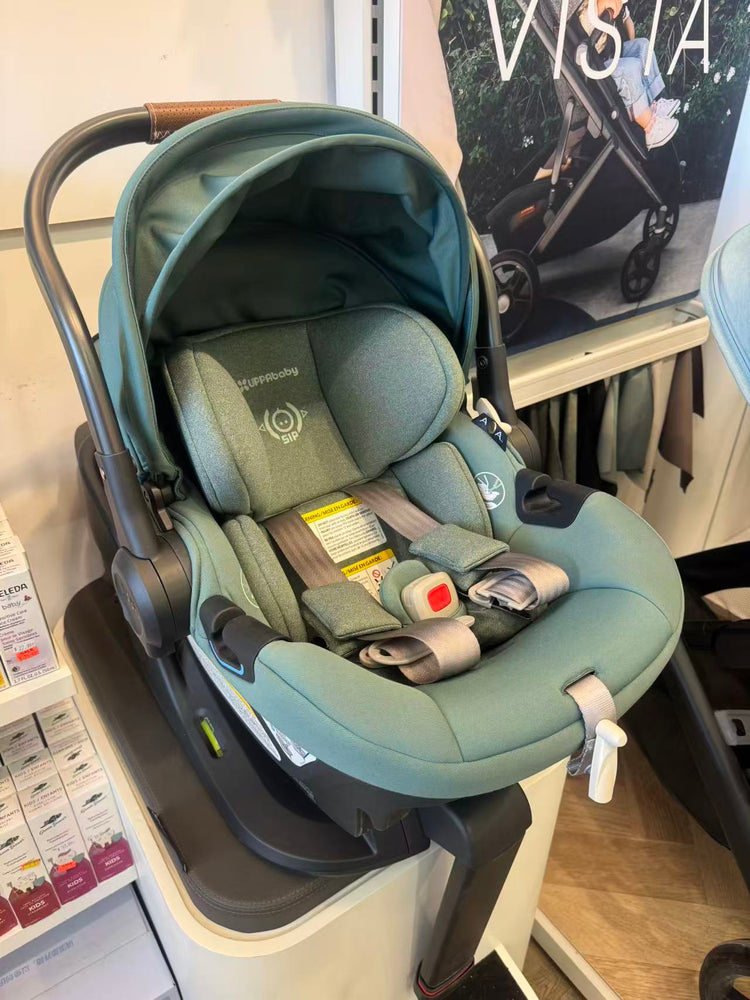 Uppababy Aria - Gwen (Markham Floormodel/In Store Pickup ONLY)