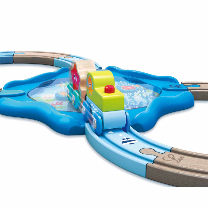 Hape Undersea Figure 8 E3827