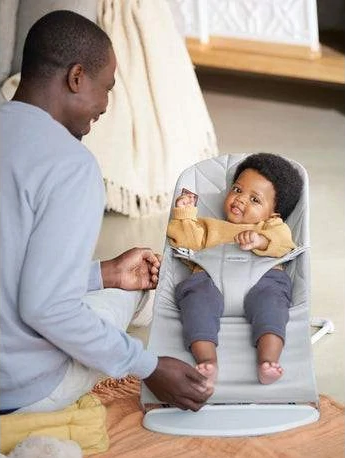 BABYBJÖRN Bouncer Bliss, Light Grey Frame – Petal Quilt, Light Grey